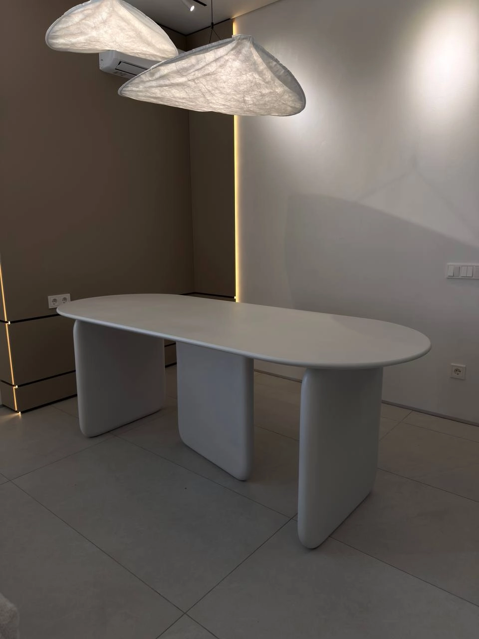 Обідні столи